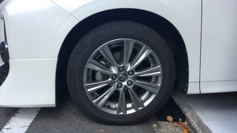 タイヤホイール前