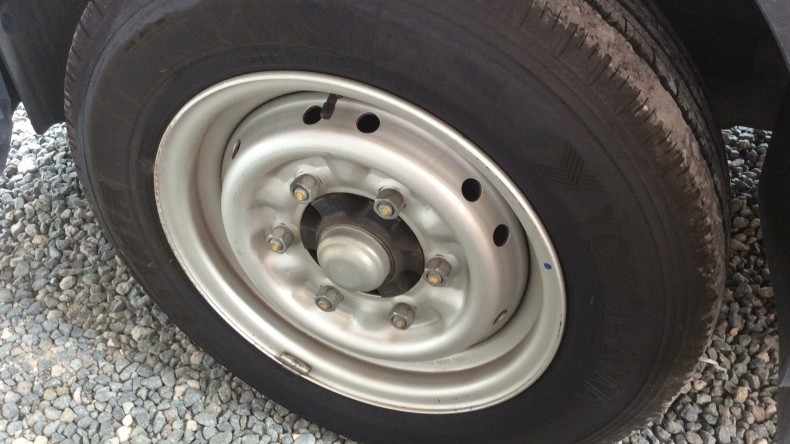 タイヤホイール前