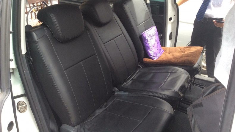 内装後方シート