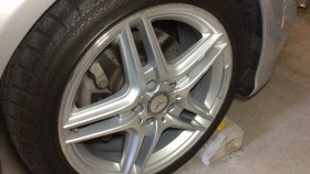 タイヤホイール前