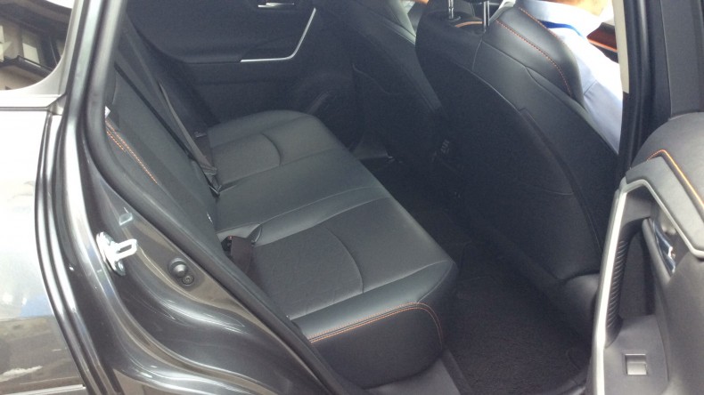 内装後方シート