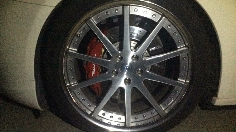 タイヤホイール前