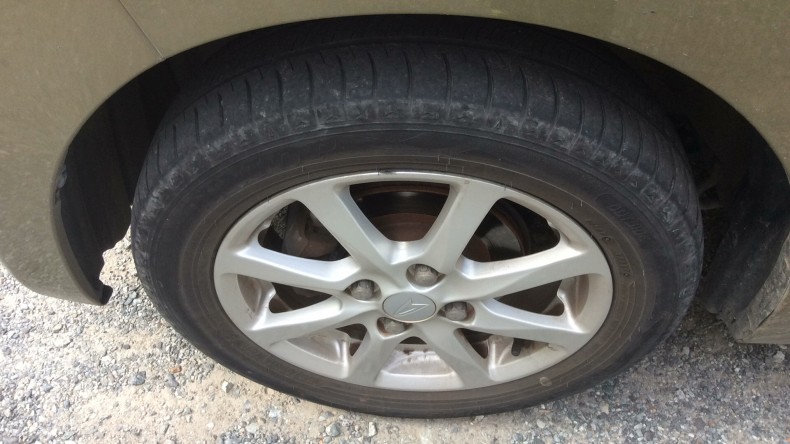 タイヤホイール前