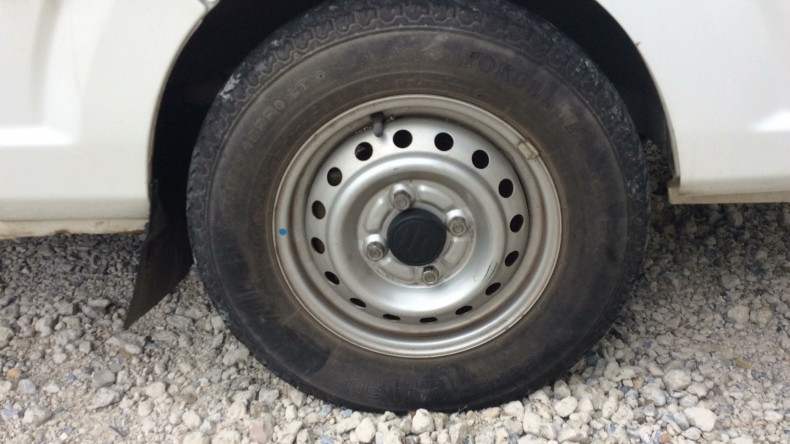 タイヤホイール前