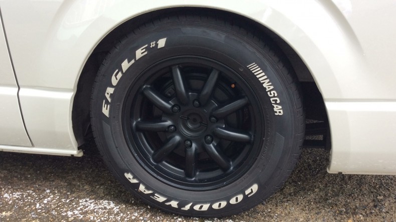 タイヤホイール前