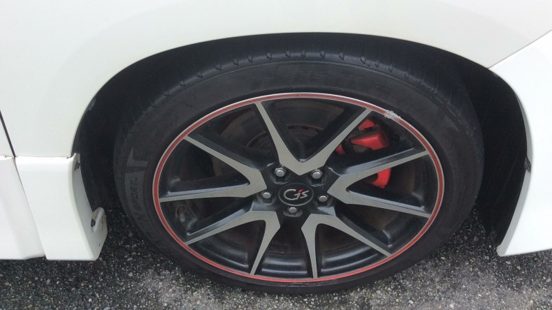 タイヤホイール前