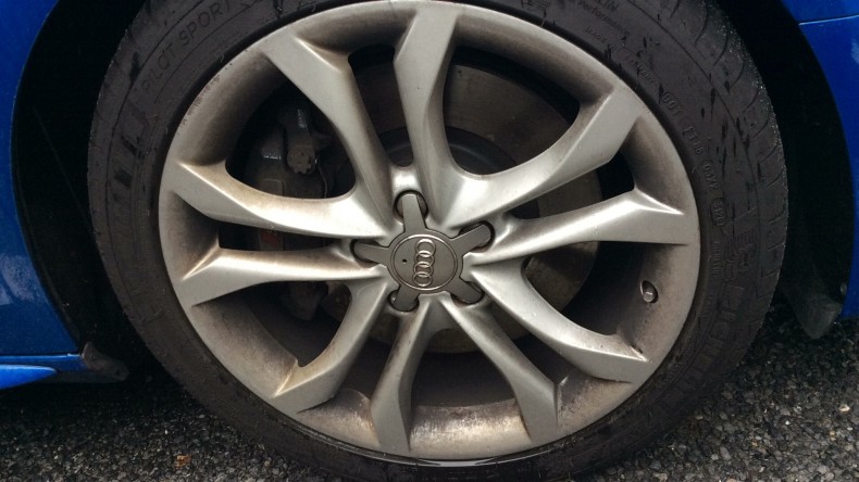 タイヤホイール前