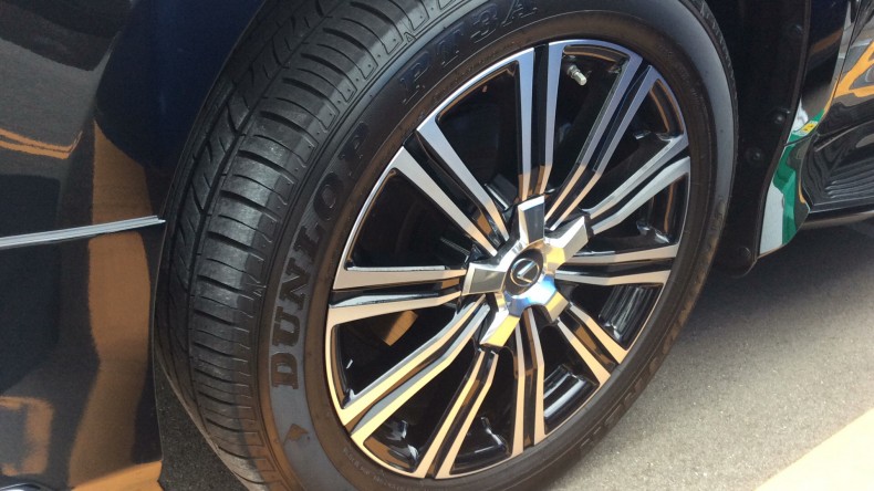 タイヤホイール前