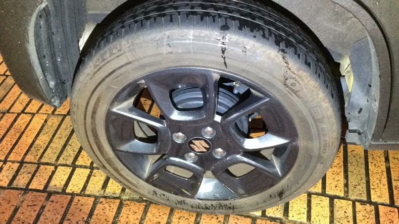 タイヤホイール前