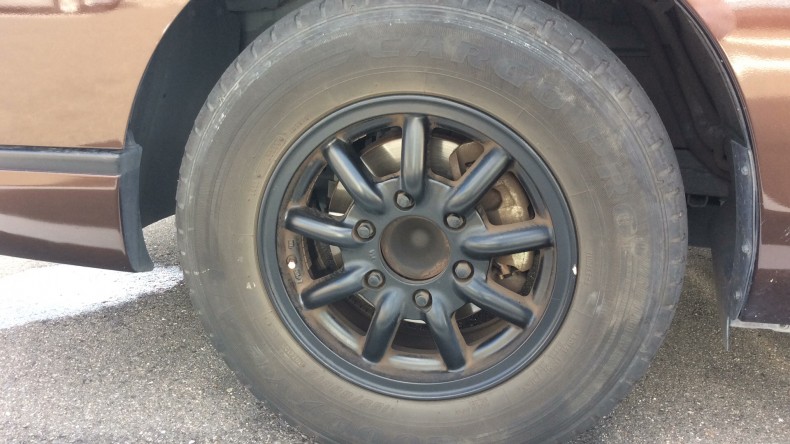 タイヤホイール前