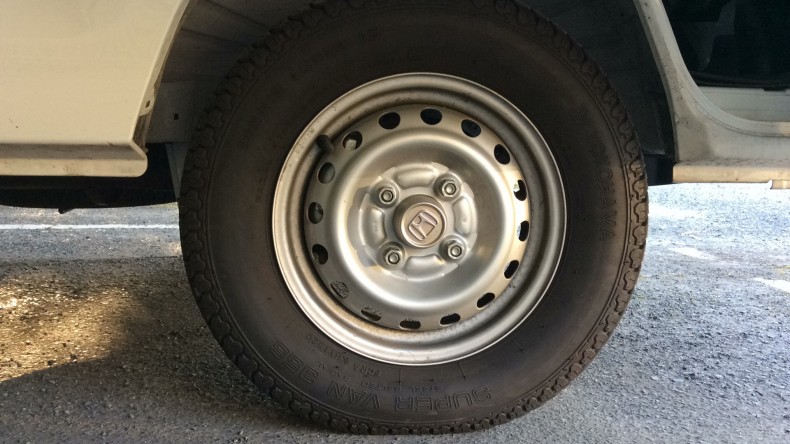 タイヤホイール前