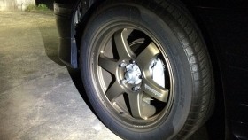 タイヤホイール前