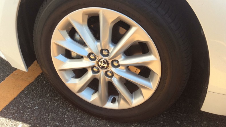 タイヤホイール前