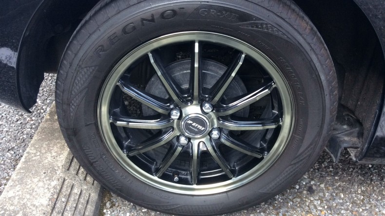 タイヤホイール前