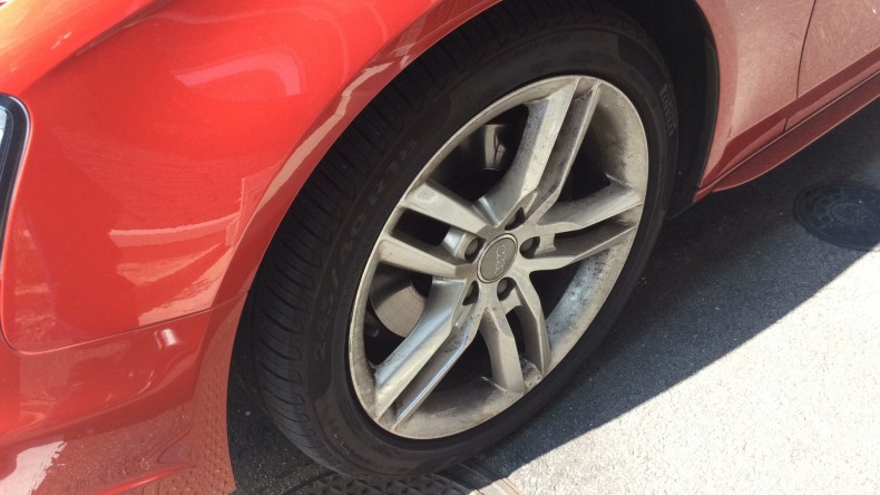 タイヤホイール前