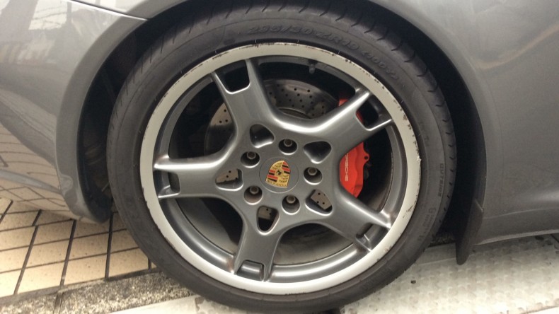 タイヤホイール前