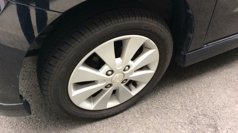 タイヤホイール前