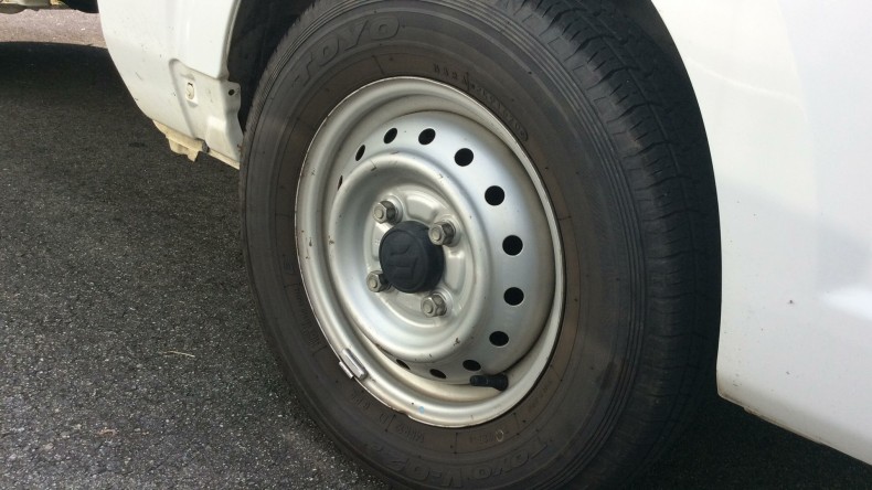 タイヤホイール前