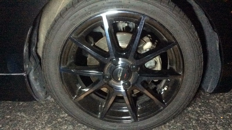 タイヤホイール前