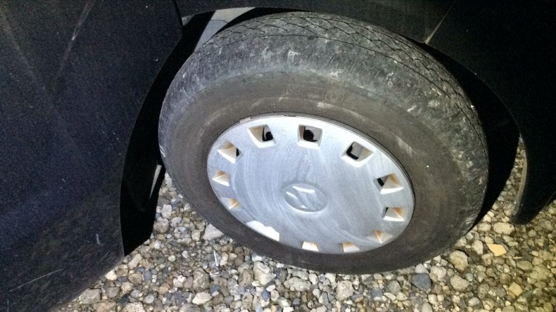 タイヤホイール前