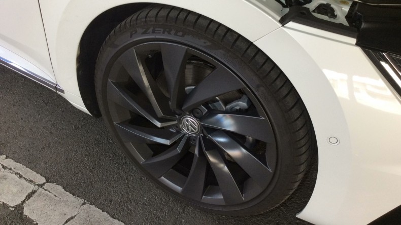 タイヤホイール前