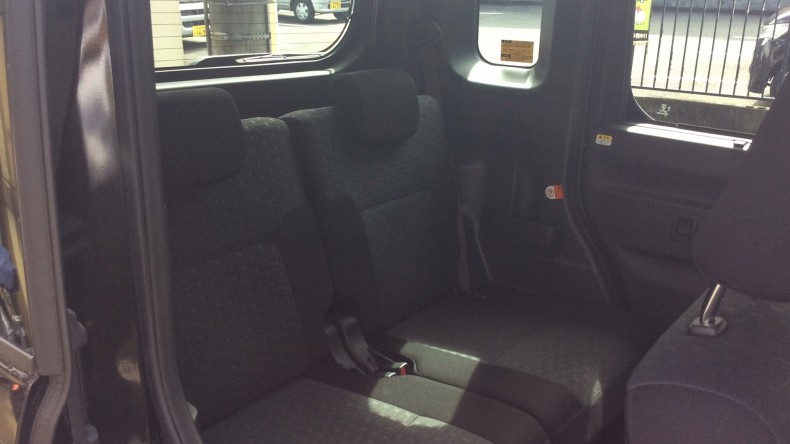 内装後方シート