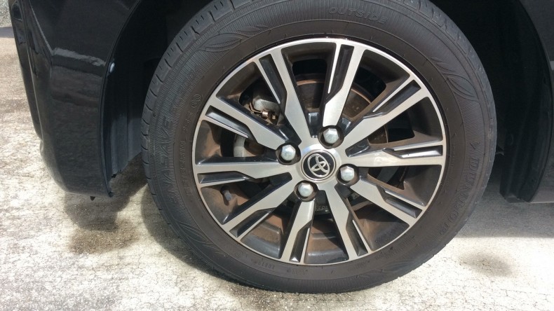 タイヤホイール前