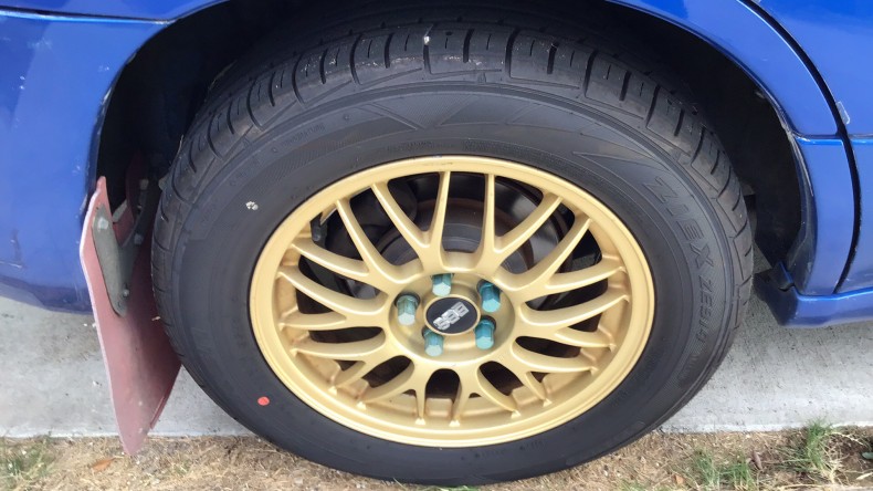 タイヤホイール前