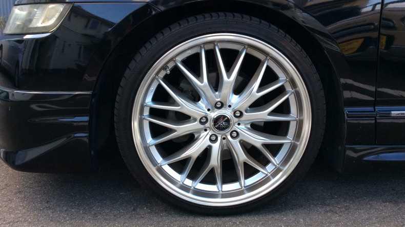 タイヤホイール前