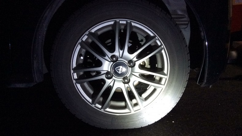 タイヤホイール前