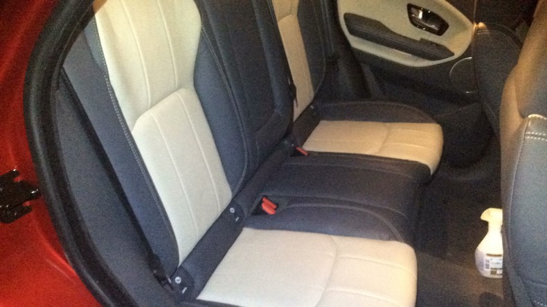 内装後方シート