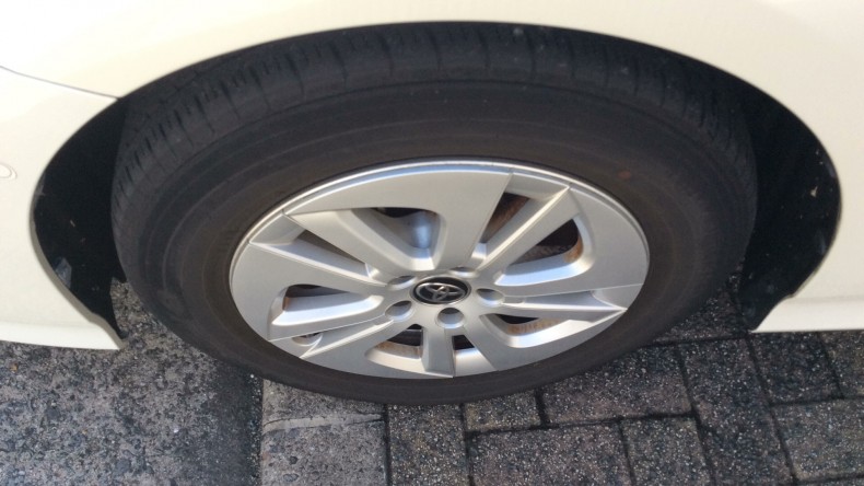 タイヤホイール前