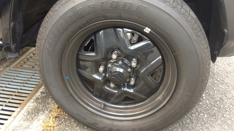 タイヤホイール前