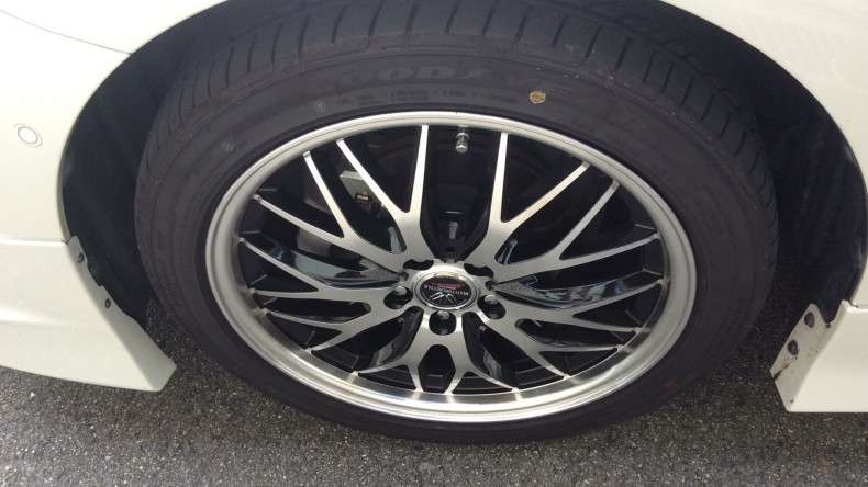 タイヤホイール前