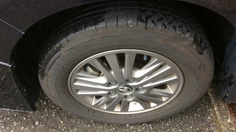 タイヤホイール前