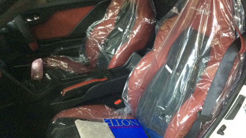 内装後方シート