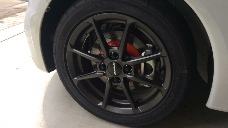 タイヤホイール前