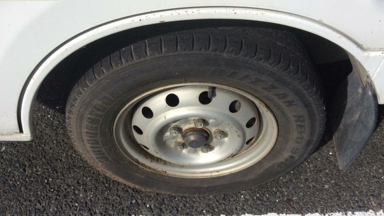 タイヤホイール前