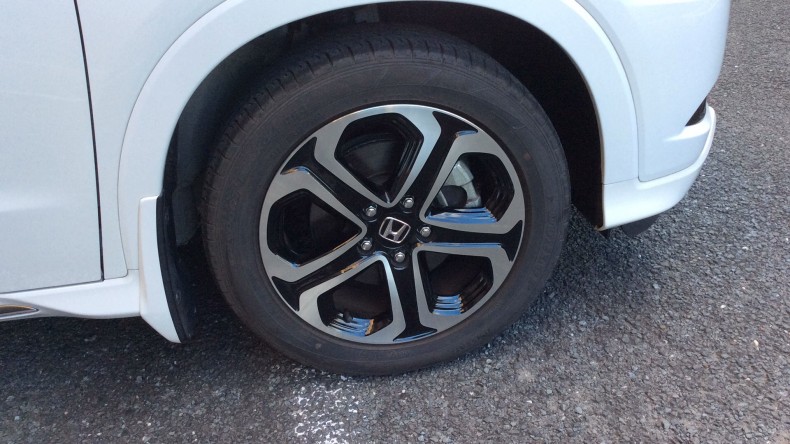 タイヤホイール前