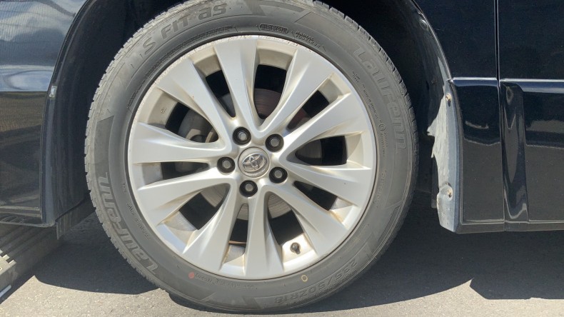 タイヤホイール前