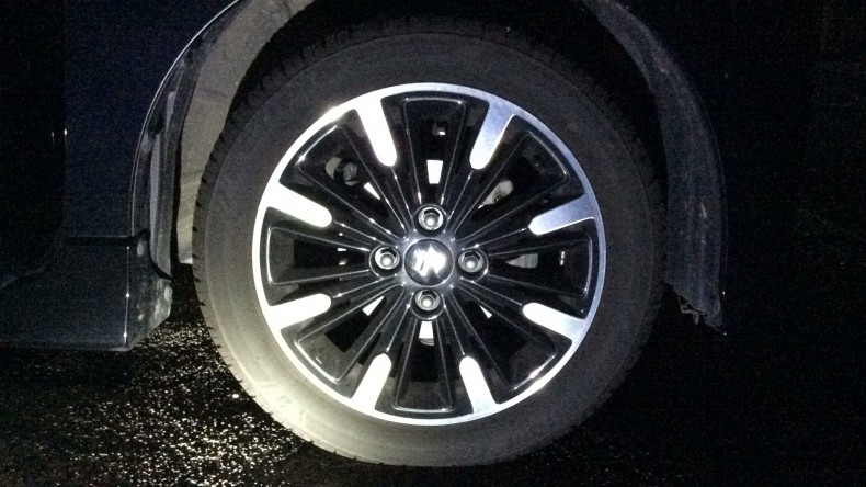 タイヤホイール前