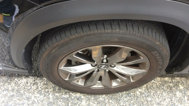 タイヤホイール前