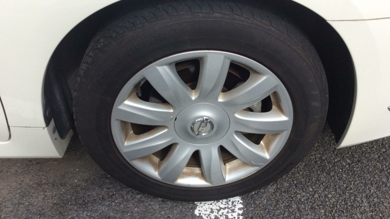 タイヤホイール前