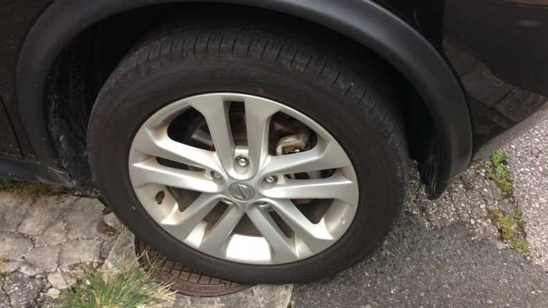 タイヤホイール前