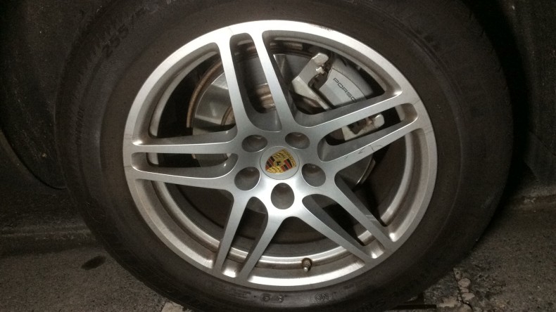 タイヤホイール前