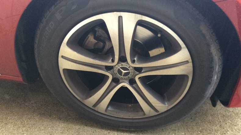 タイヤホイール前