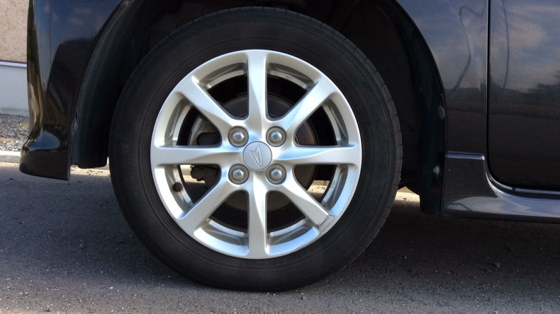 タイヤホイール前