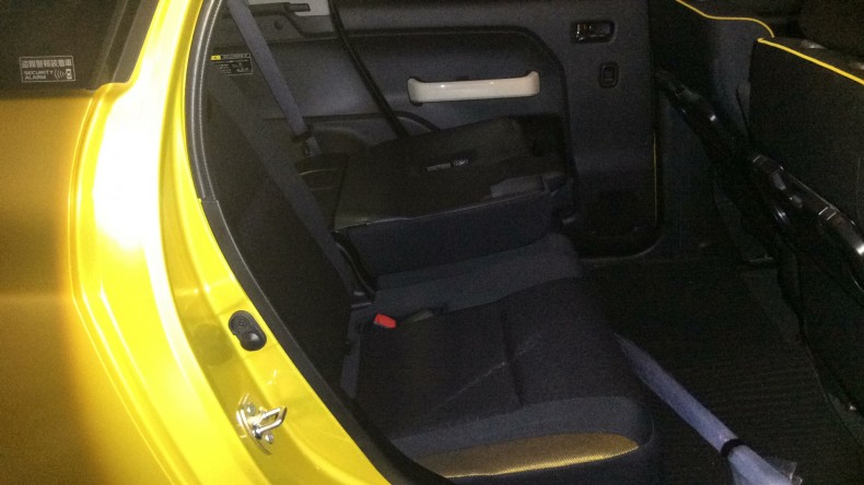 内装後方シート