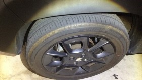 タイヤホイール前