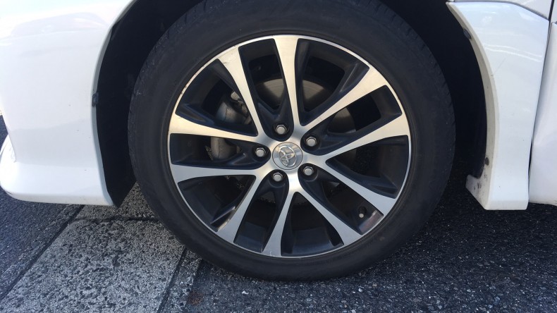 タイヤホイール前